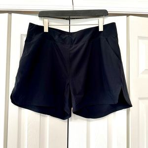 NWT women’s Merrell Sierra Short